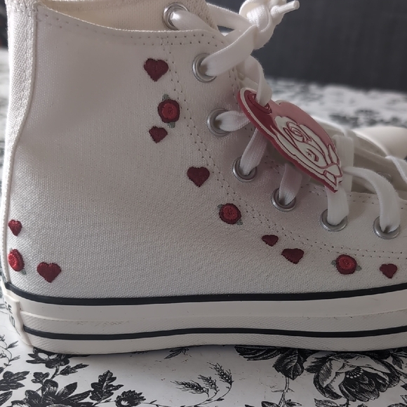 White High-Top Sneakers with Red Roses 🌹 - Picture 2 of 10